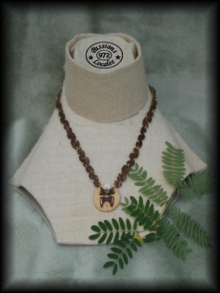 Les pendentifs et colliers